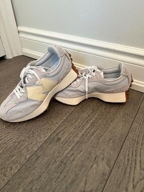 New Balance Women's 327